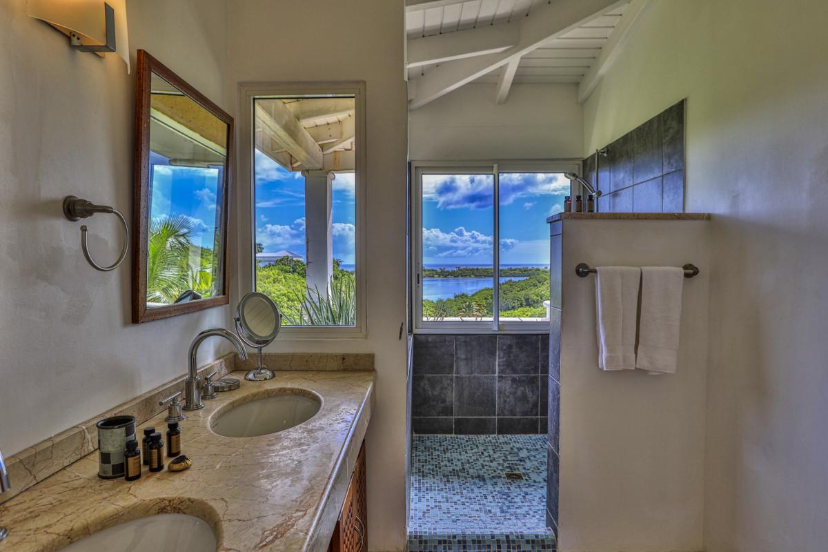 38- Location villa piscine Sea Vous Play Terres Basses Saint Martin_sdb 4